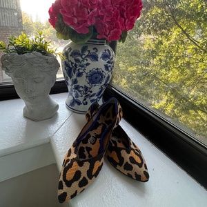 EUC Rothy’s The Point in Big Cat